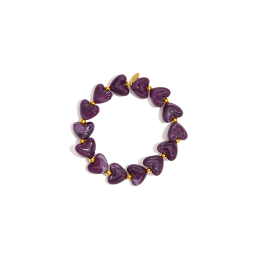 Paars marble hartjes kralenarmband Lieve met paarse en lila gemarmerde hartjes en gouden details