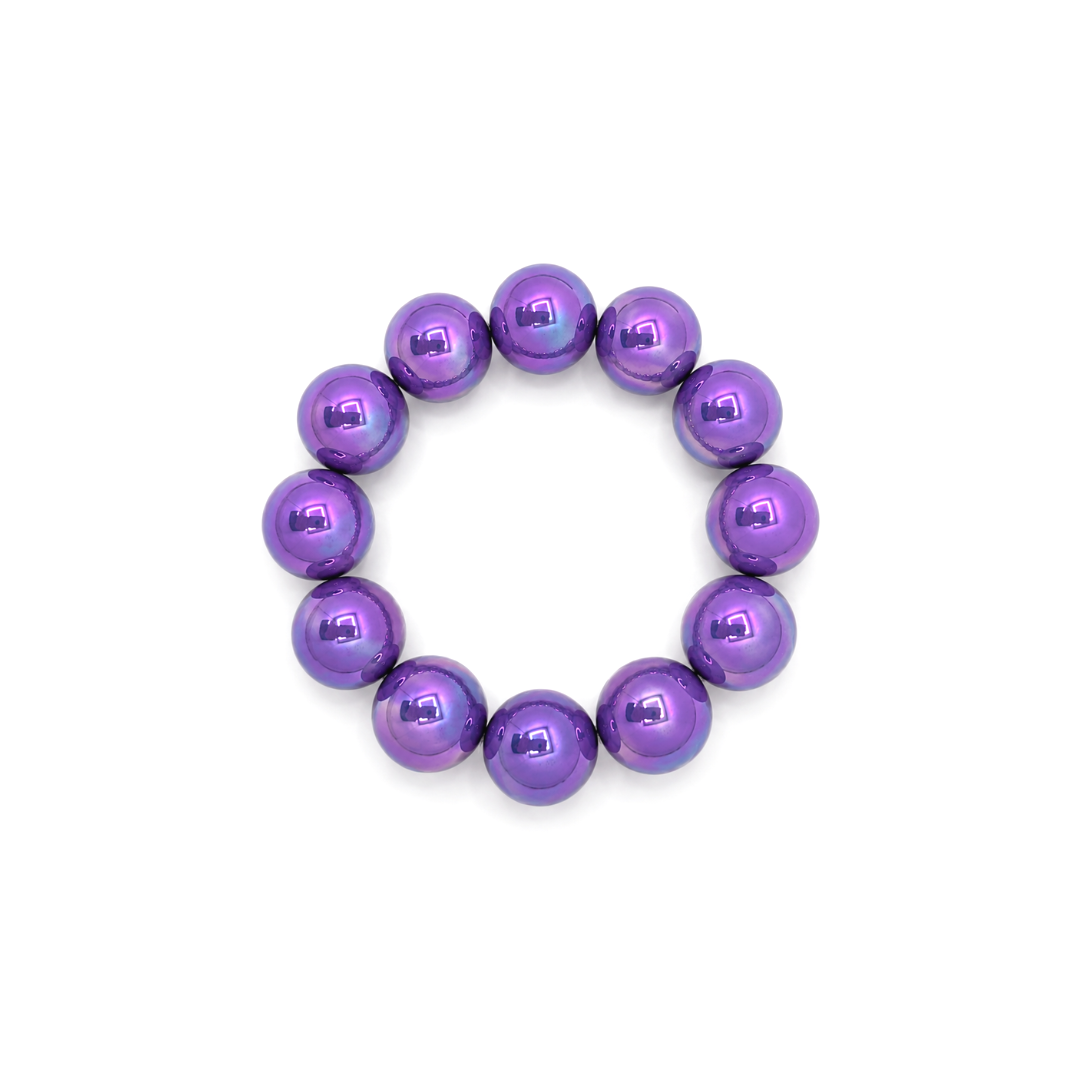 Paarse metallic grote kralenarmband Eva met glanzende ronde kralen en parelmoer effect op witte achtergrond