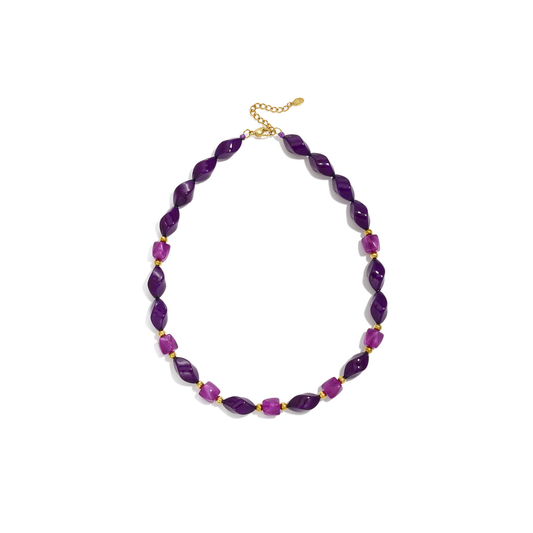Paarse twisted kralenketting met fuchsia kralen en gouden details