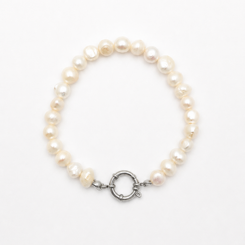 Parel kralenarmband met zilveren boeislot
