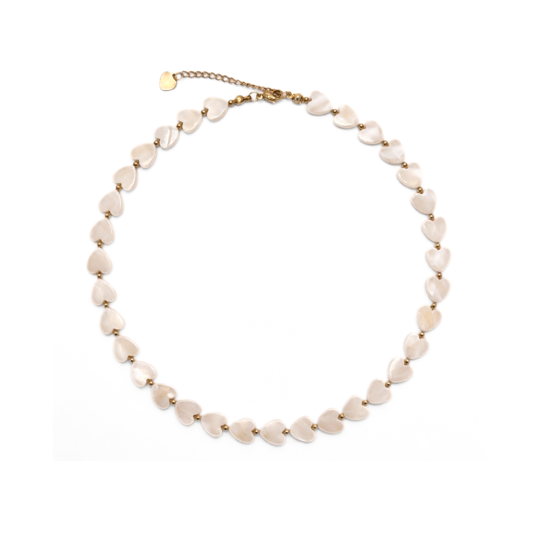 Parelmoer hartjes kralenketting met gouden details minimalistische dames ketting Casa Jadel