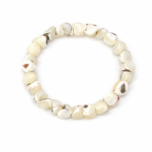 Witte schelpen p
arelmoer kralenarmband naturel Casa Jadel