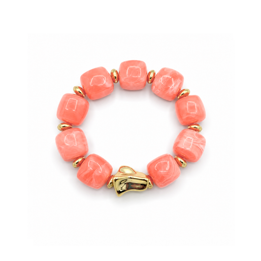 Peach chunky kralenarmband met grote glanzende kralen en gouden kraal van Casa Jadel.