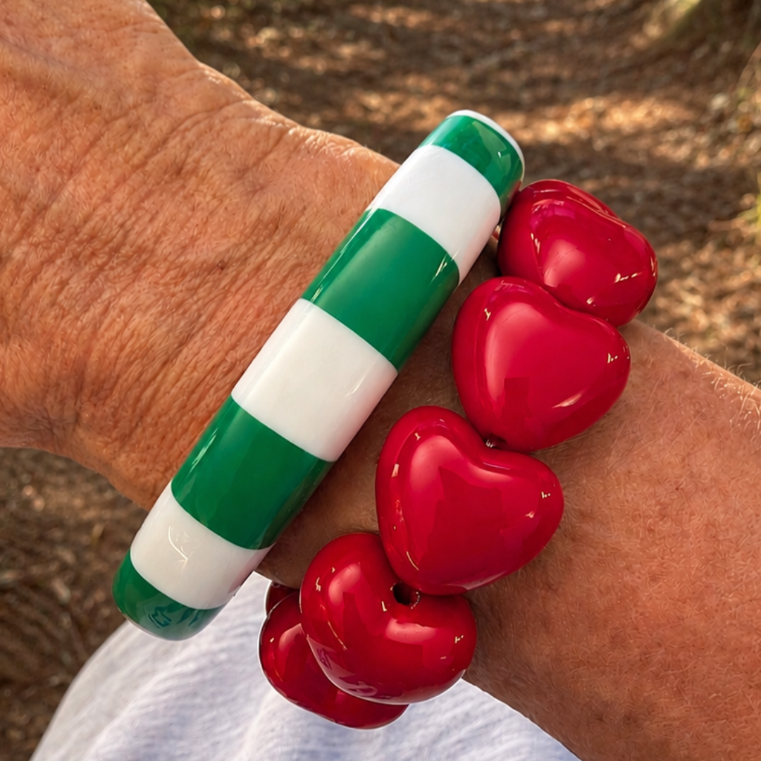 Rode chubby hartjes kralenarmband