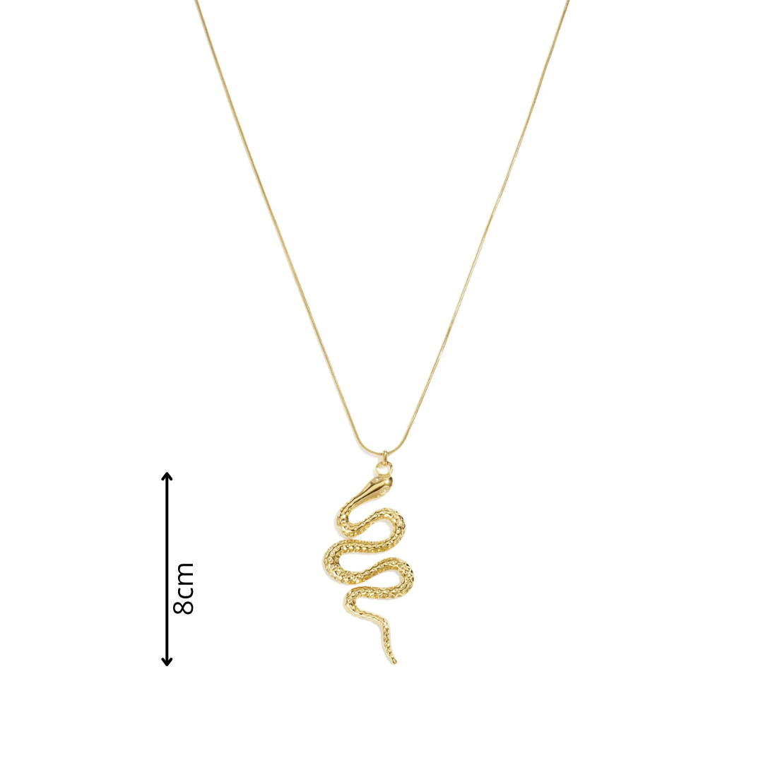 Gouden lange ketting met grote statement slang bedel van Casa Jadel afmeting
