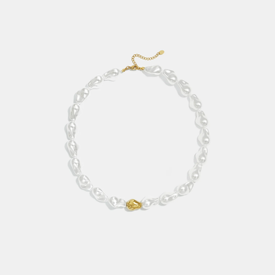 Witte parelmoer statement ketting met gouden kraal