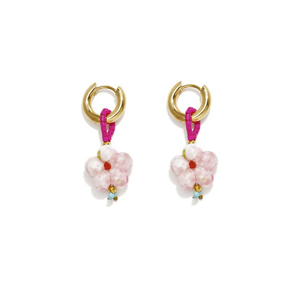 Gouden oorringetjes pastel roze bloem