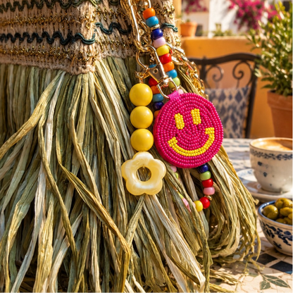 rieten tas roze gele smile en gele kralen met bloem en gekleurde kralen tashangers