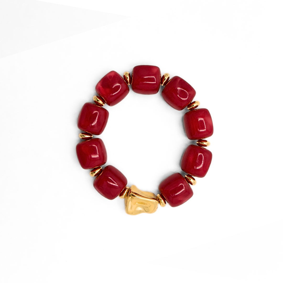 Rode chunky kralenarmband met marmer effect en gouden kraal dames armband Casa Jadel