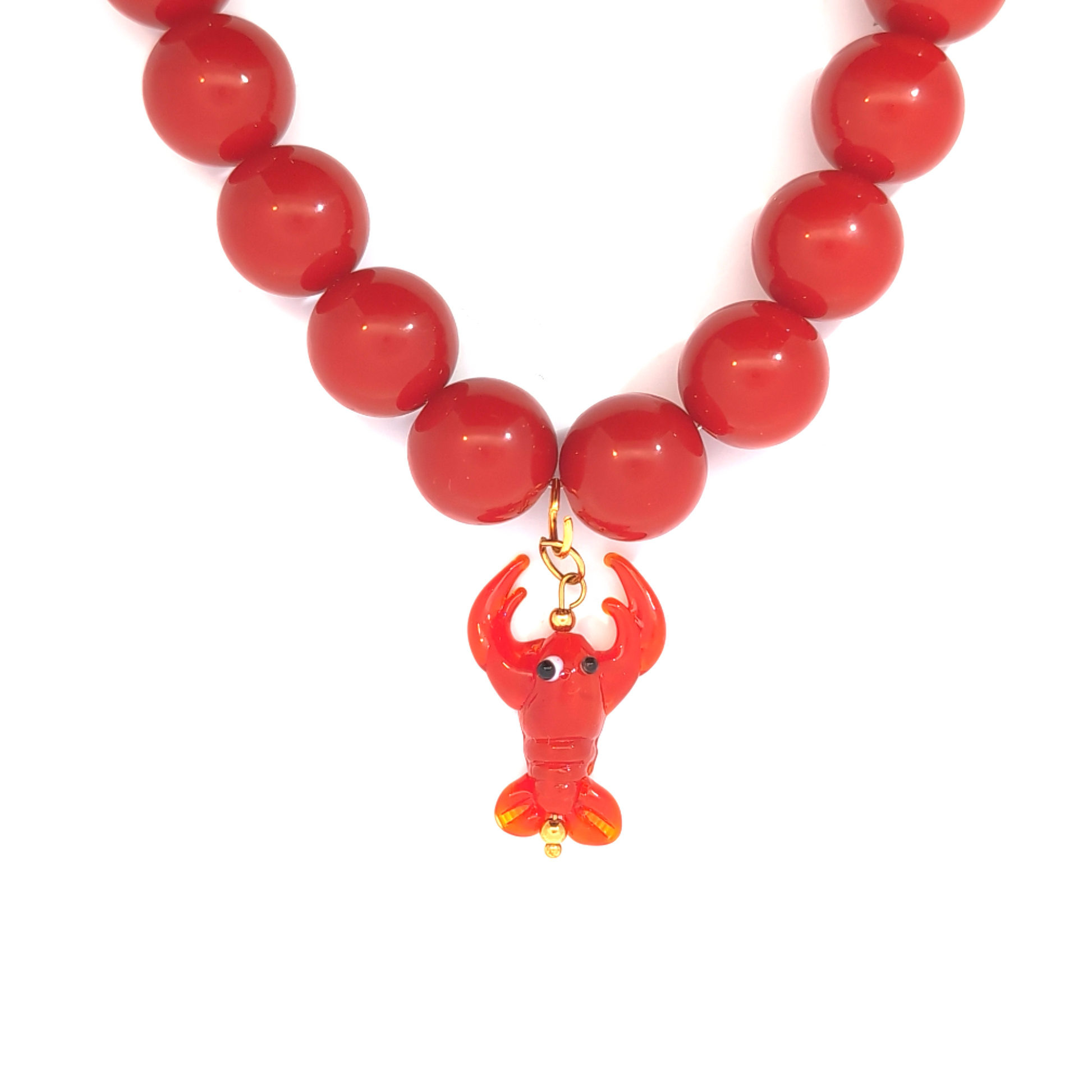 Rode kralenketting met kreeft hanger van glas, statement ketting in Ibiza style van Jadel