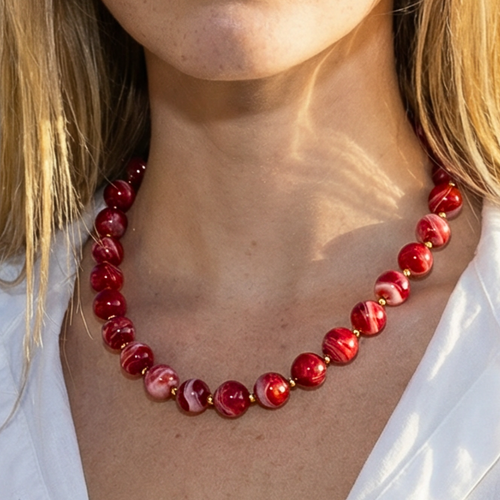 Donkerrode marble kralenketting met gouden details Juul