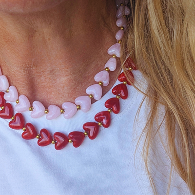 Rode marble hartjes kralenketting Lieve