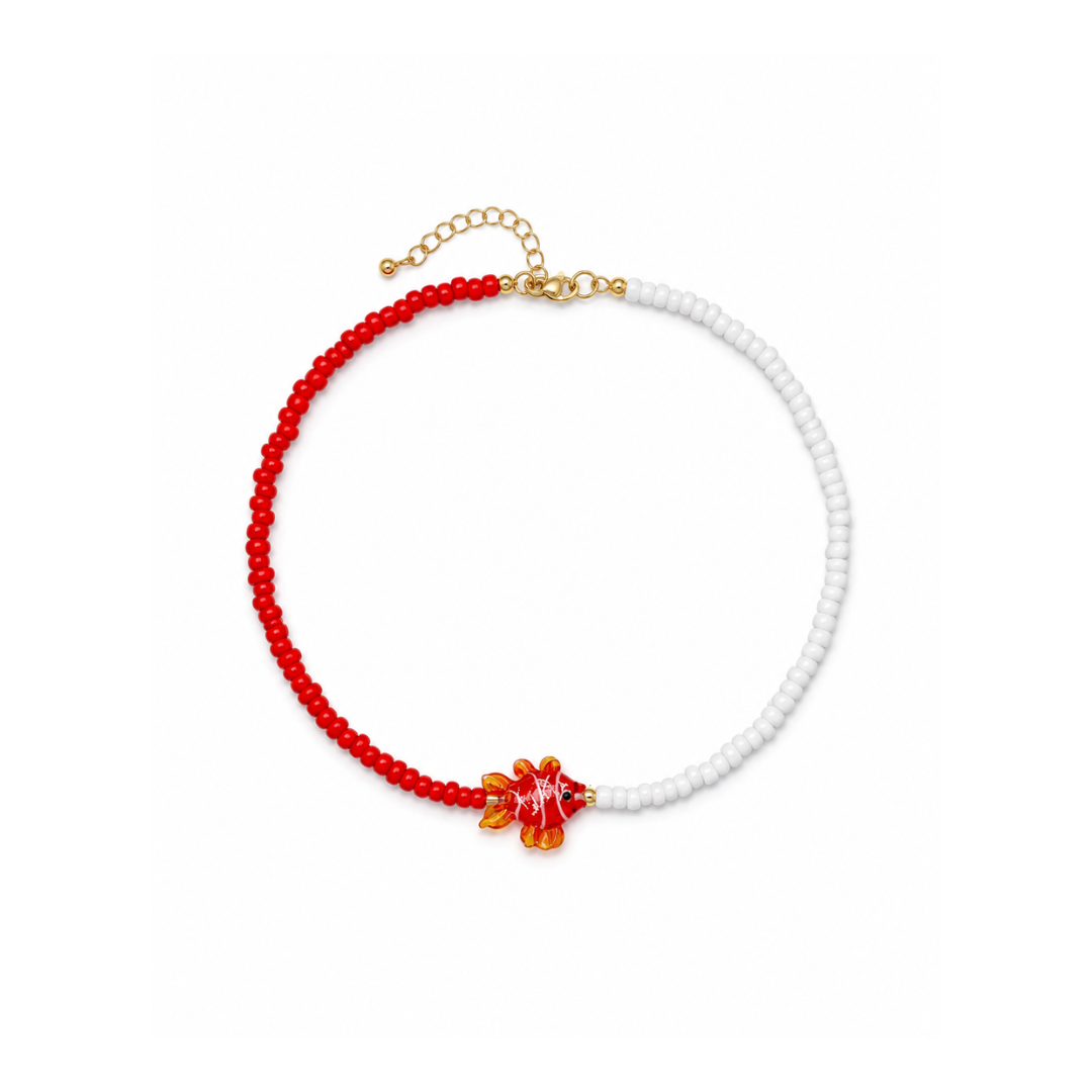Rood-witte Saar kralenketting met handgemaakte glazen viskraal van Casa Jadel.