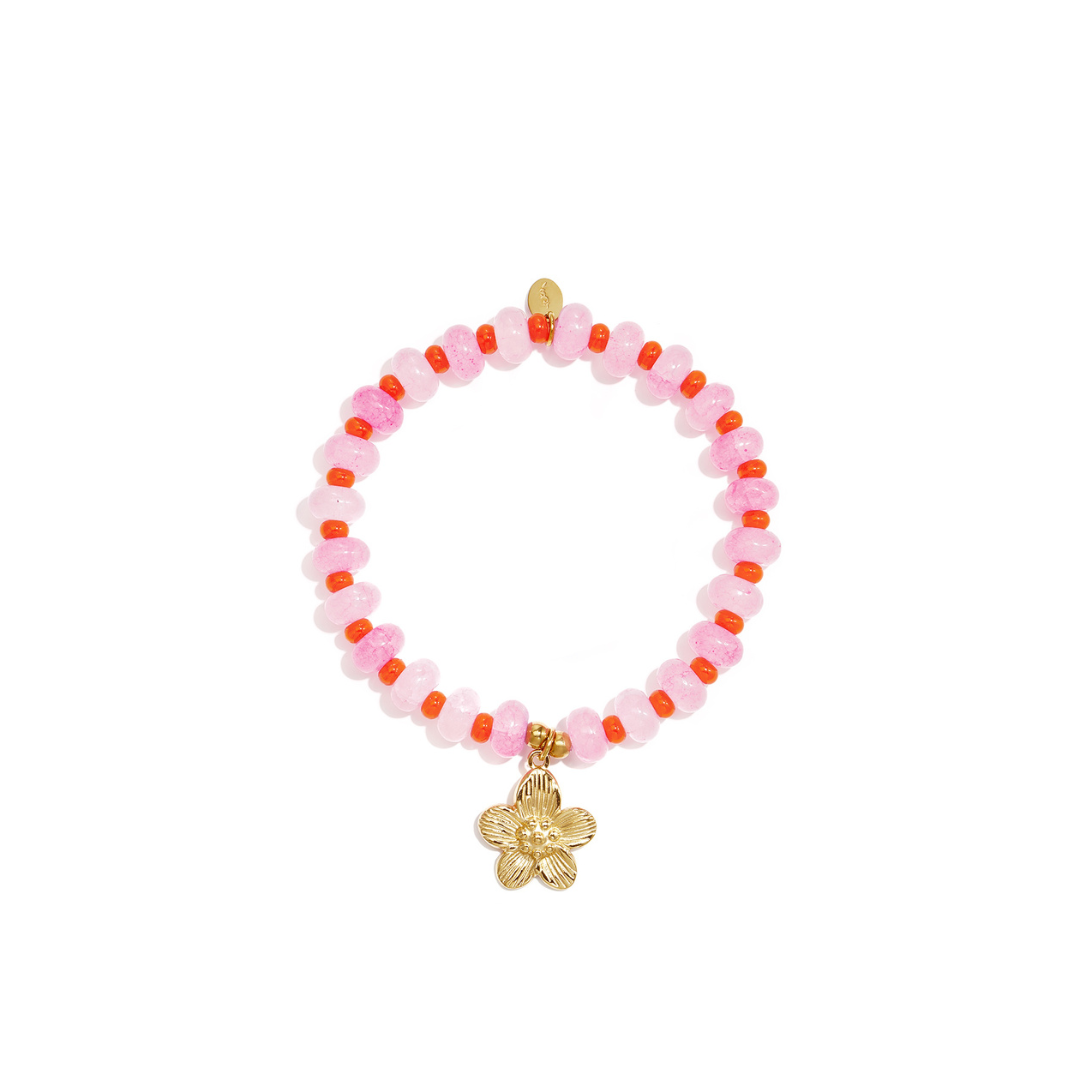 Roze crackle kralenarmband met feloranje glaskraaltjes en goudkleurige bloemenbedel
