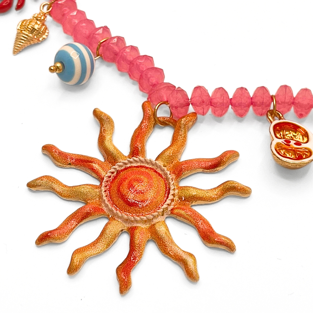Roze facet kralenketting met krab schelp en zeester bedels