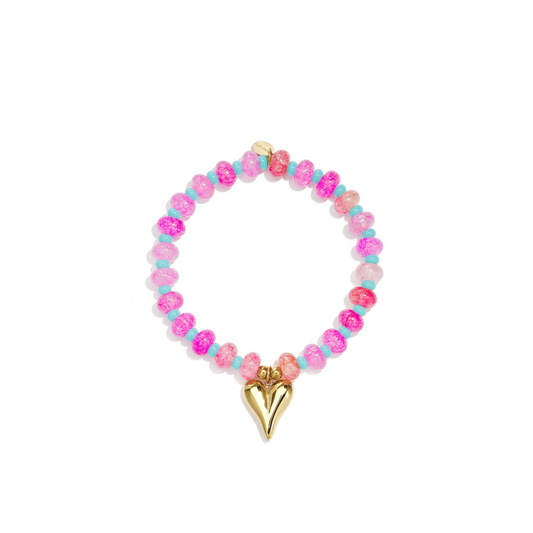 Roze kralenarmband met lichtblauwe glaskralen en gouden lang hart bedel
