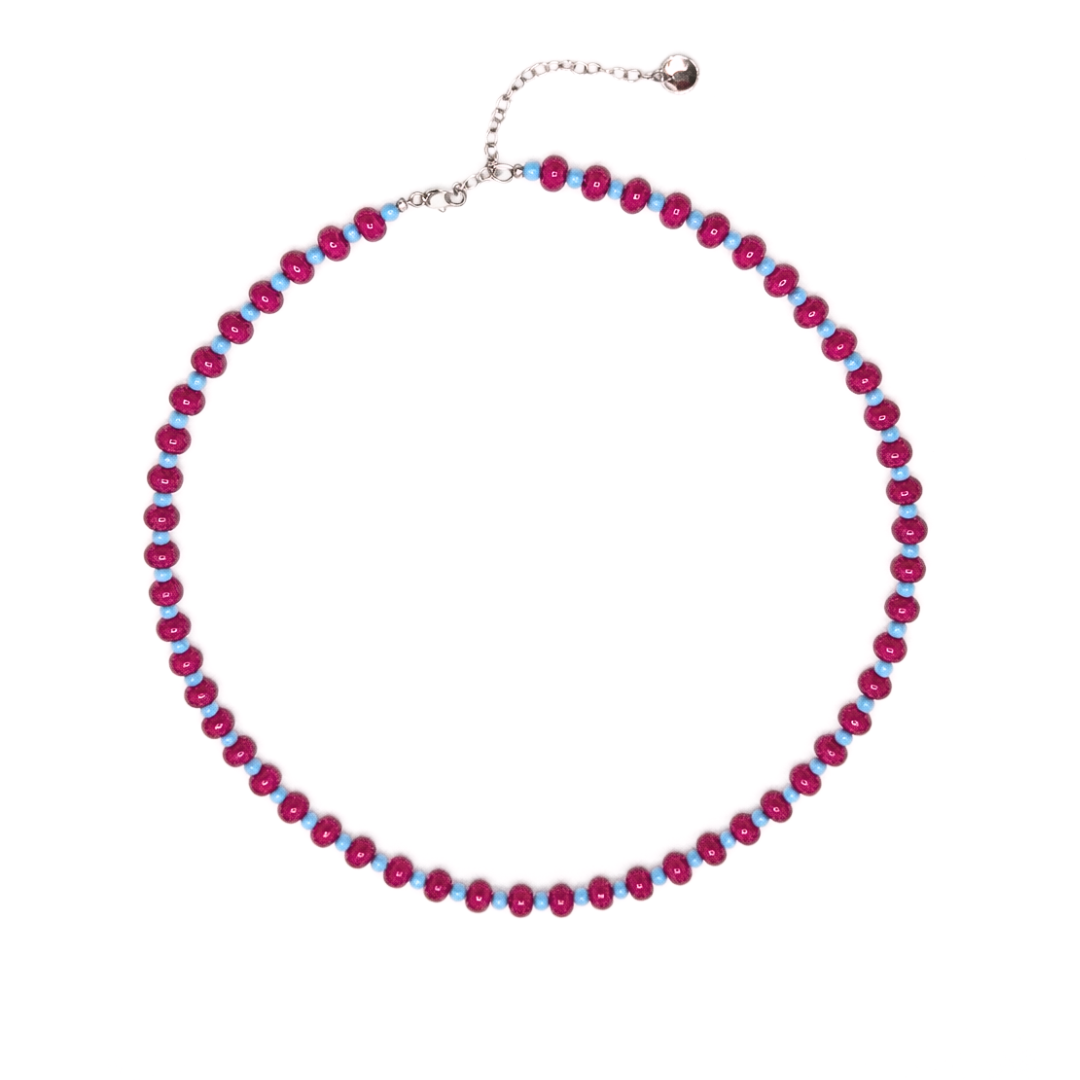 Roze glazen kralenketting met kleine blauwe kraaltjes in Ibiza style