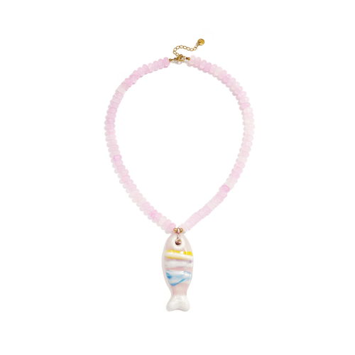 Roze kralenketting met roze vis