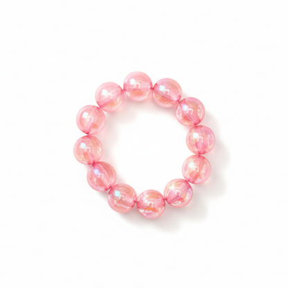 Roze parelglans chunky kralenarmband met grote glanzende kralen op lichte achtergrond.