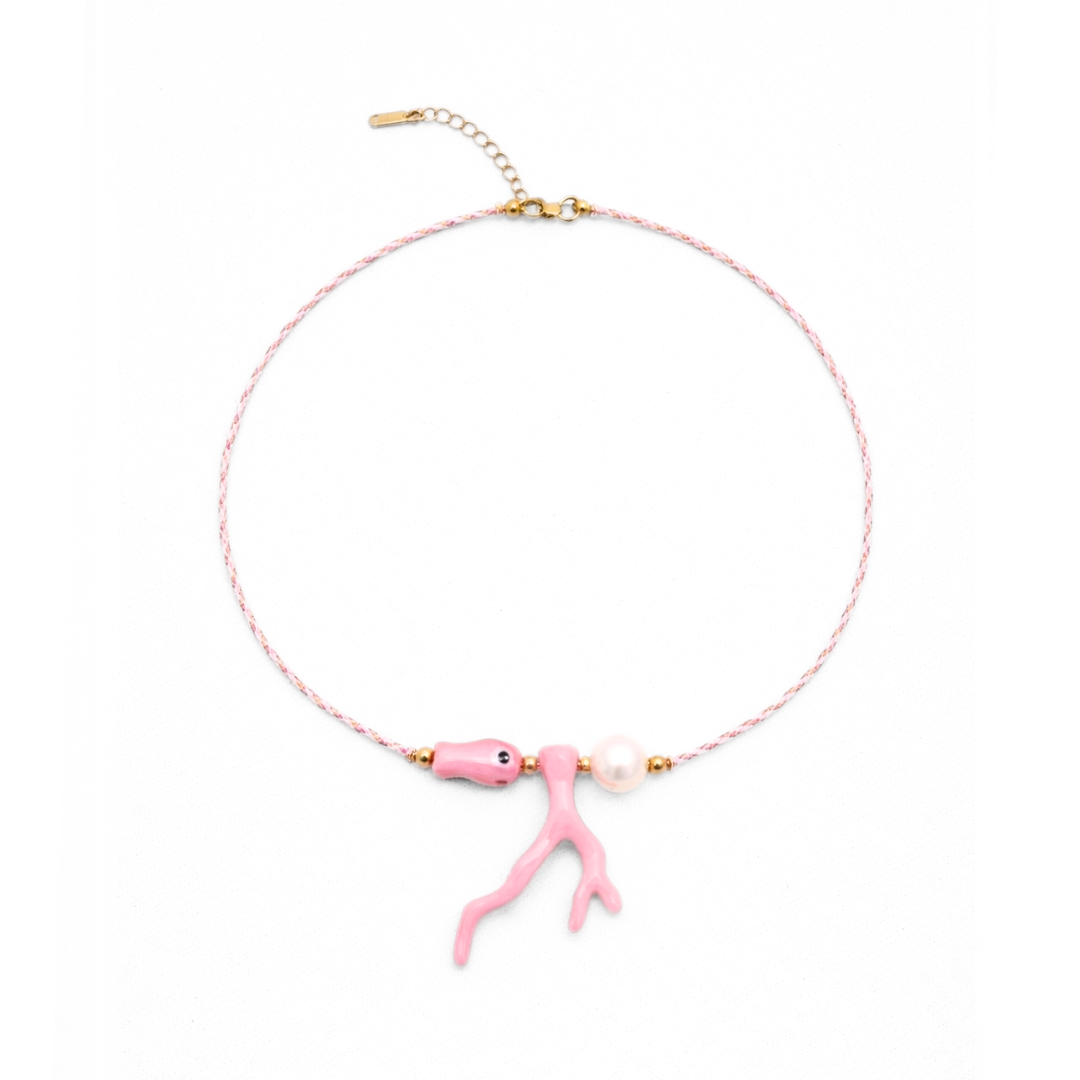 Roze rope ketting met roze koraal bedel zeekraal en witte parel met goudkleurige kralen van Casa Jadel