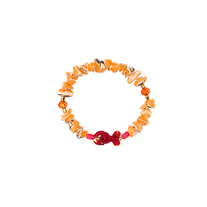 Schelpen kralenarmband in oranje tinten met kreeft bedel en goudkleurige details