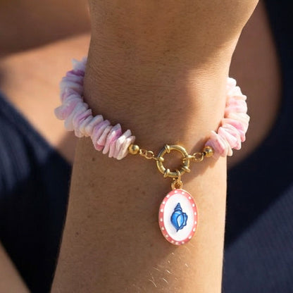 Roze schelpen armband met boeislotje