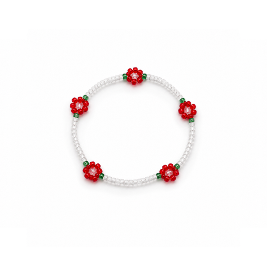 Transparante kleine kralenarmband Saar met rode bloemen en groene details op witte achtergrond