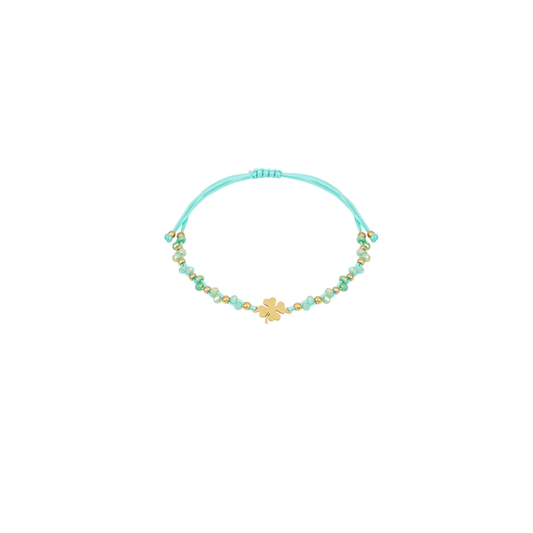 Turquoise touw armbandje met gouden klavertje, glanzende kraaltjes en gouden details van Casa Jadel.