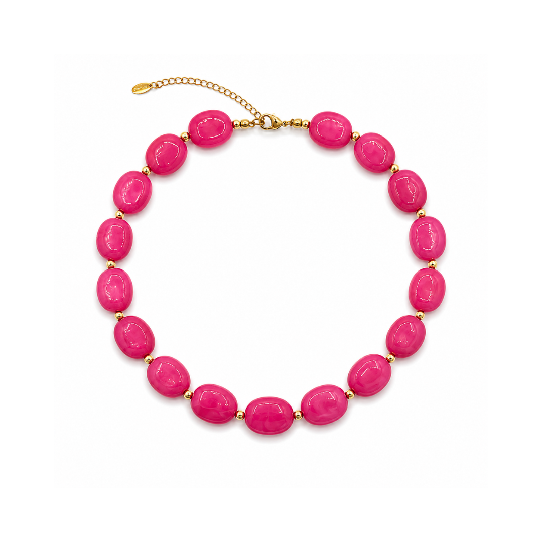 Fuchsia ovale marble kralenketting Gigi met goudkleurige details op witte achtergrond
