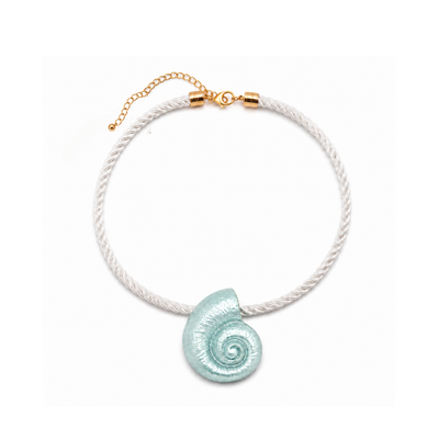 Witte gedraaide rope ketting met oversized turquoise schelp