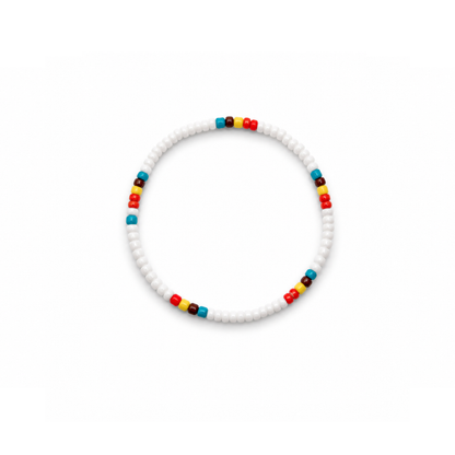 Witte mixed kleine kralenarmband Saar met kleurrijke details en fijne kralen