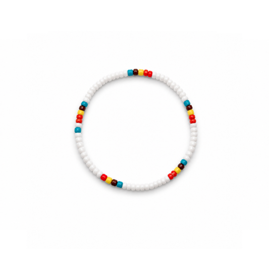 Witte mixed kleine kralenarmband Saar met kleurrijke details en fijne kralen
