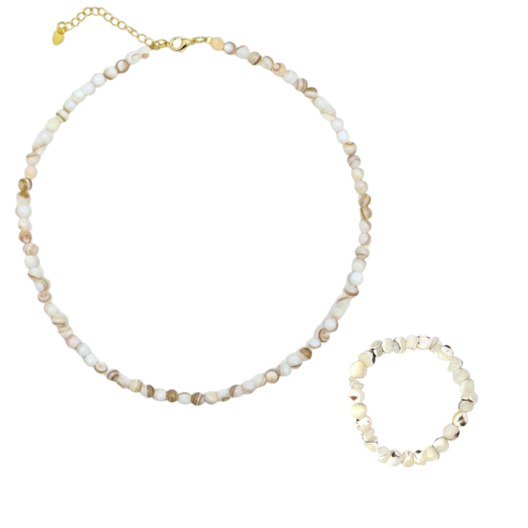 Witte natuursteen kralenset met ketting en armband in zachte beige en ivoor tinten