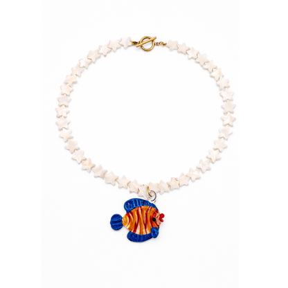 Witte sterren kralenketting met glazen vis hanger
