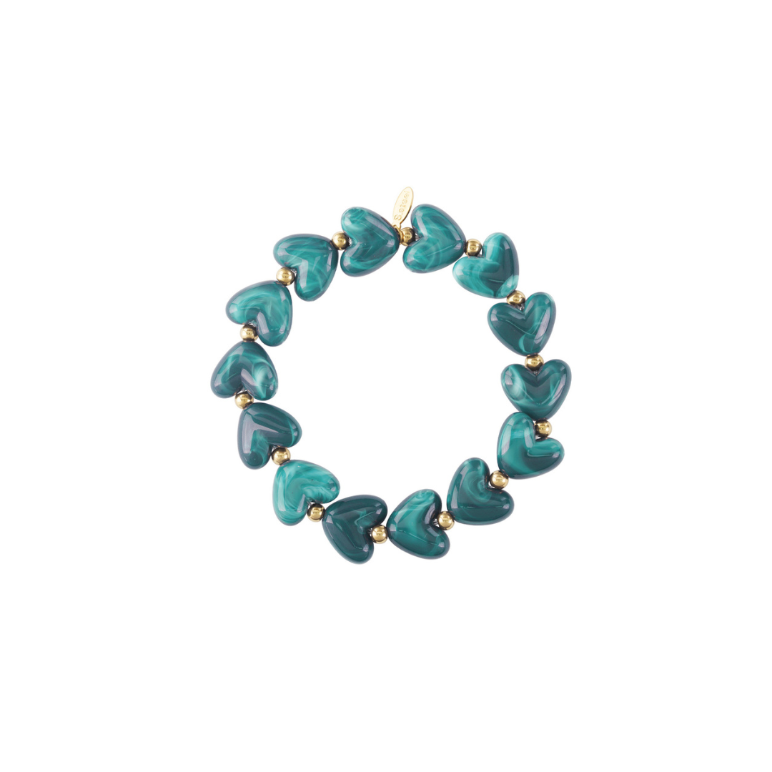 Zeegroene marble hartjes armband op witte achtergrond