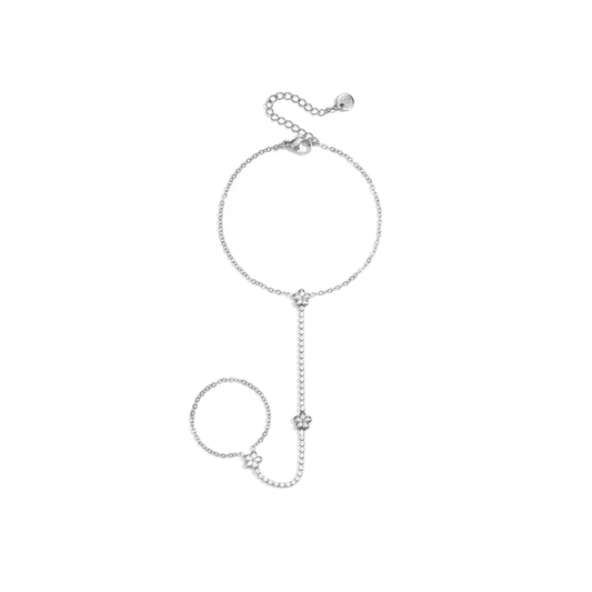 Zilveren hand chain armband met ringdetail en kleine bloemetjes bedels