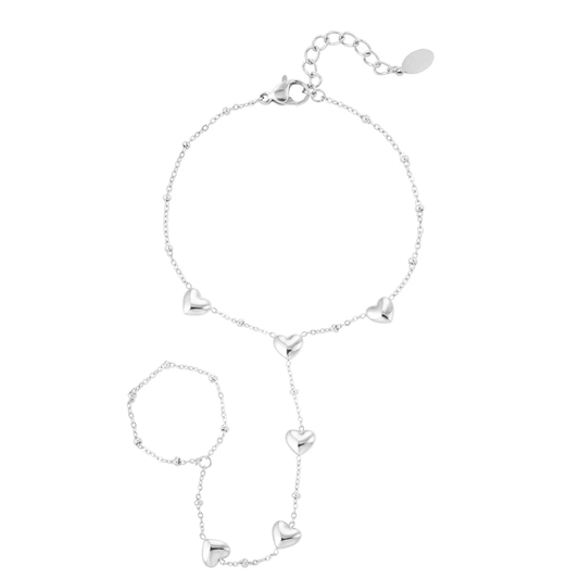 Zilveren hand chain armband met ringdetail en glanzende hartjes bedels