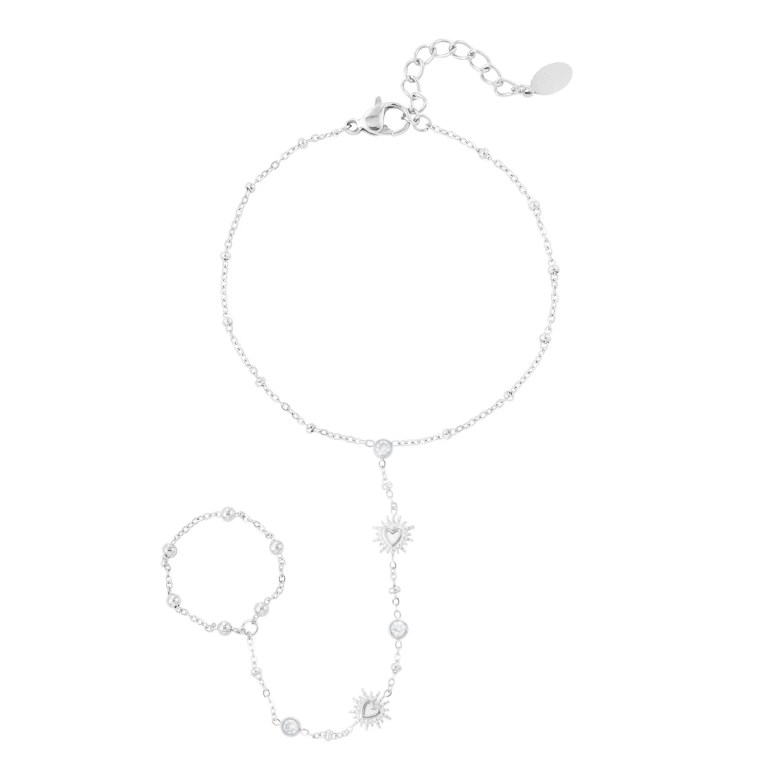 Zilveren hand chain armband met ring, sunny heart bedels en strass details