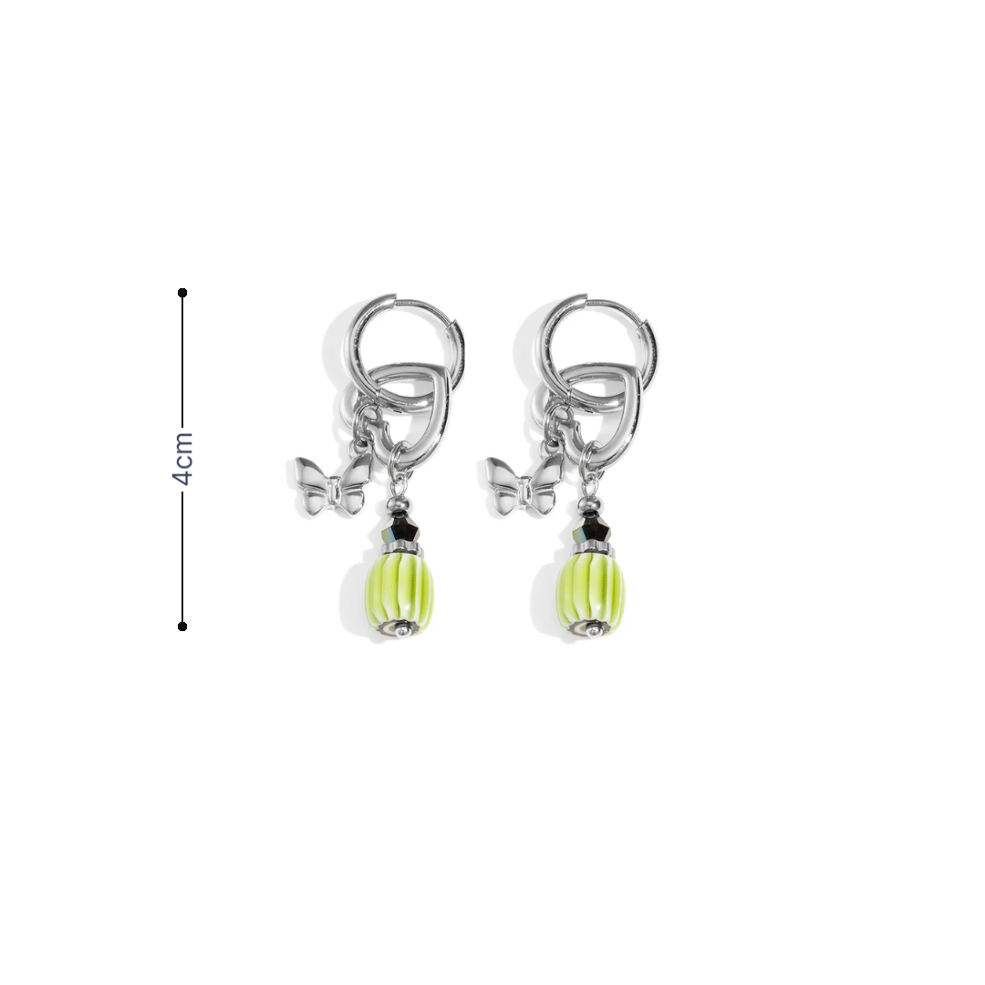 Zilveren oorbellen met  hartje, strikje en lichtgroene kraal afmeting