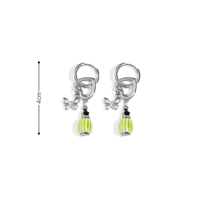 Zilveren oorbellen met  hartje, strikje en lichtgroene kraal afmeting