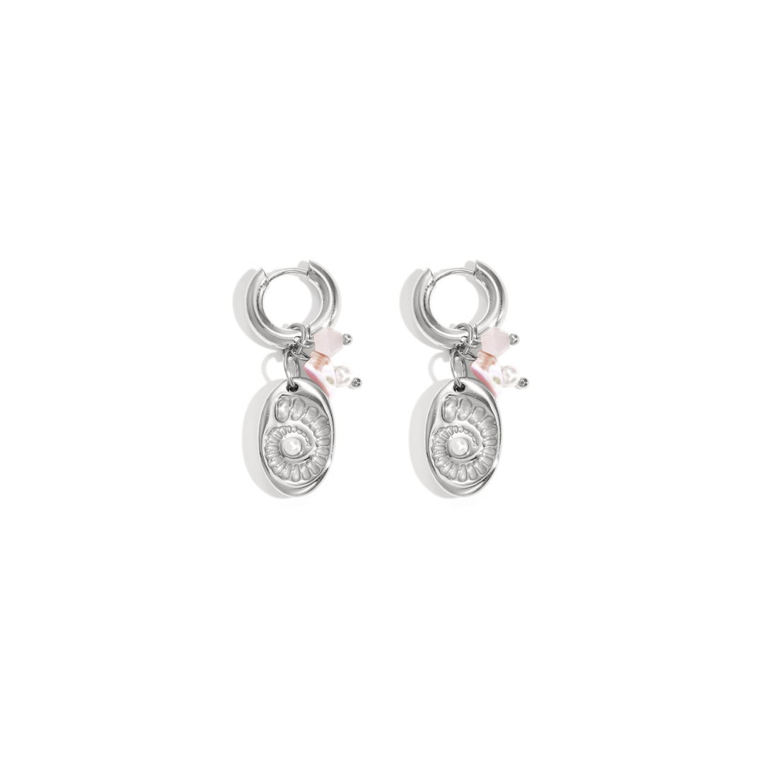 Zilveren oorringetjes met kraaltjes en schelp fossiel hanger